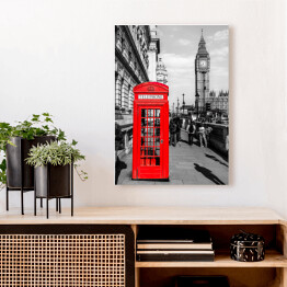 Londyńska czerwona budka telefoniczna z widokiem na Big Bena w tle