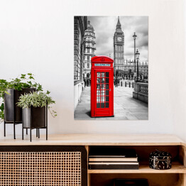 Plakat Czerwona budka telefoniczna w Londynie w odcieniach szarości