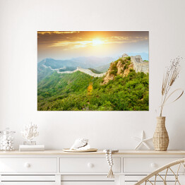 Plakat Wspaniały Wielki Mur Chiński podczas zachodu słońca