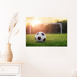 Plakat samoprzylepny Piłka nożna w blasku zachodzącego słońca