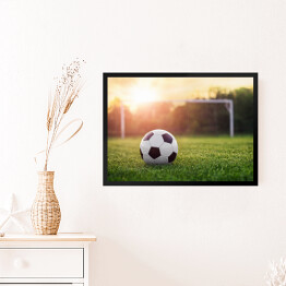 Obraz w ramie Piłka nożna w blasku zachodzącego słońca