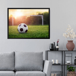 Obraz w ramie Piłka nożna w blasku zachodzącego słońca