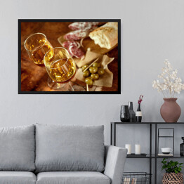 Obraz w ramie Dwie szklanki sherry z hiszpańskimi tapas