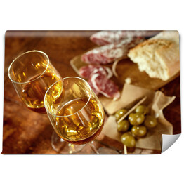Fototapeta Dwie szklanki sherry z hiszpańskimi tapas
