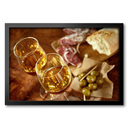Obraz w ramie Dwie szklanki sherry z hiszpańskimi tapas