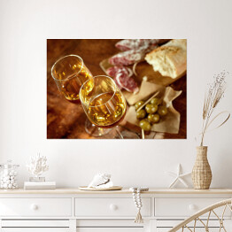 Plakat samoprzylepny Dwie szklanki sherry z hiszpańskimi tapas
