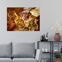 Plakat samoprzylepny Dwie szklanki sherry z hiszpańskimi tapas