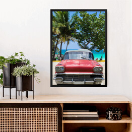 Obraz w ramie Stary czerwony samochód na piaszczystej plaży - Hawana, Kuba