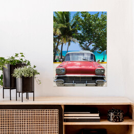 Plakat samoprzylepny Stary czerwony samochód na piaszczystej plaży - Hawana, Kuba