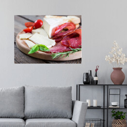 Plakat Ser, wędzona wołowina i pomidory koktajlowe - zestaw przekąsek