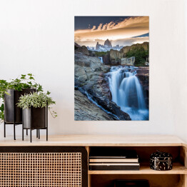 Plakat samoprzylepny Góra Fitz Roy z wodospadem, Park Narodowy Los Glaciares, Argentyna