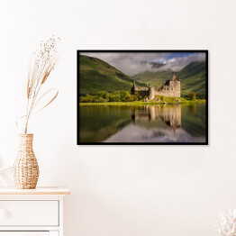Plakat w ramie Widok na zamek nad jeziorem, Szkocja