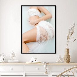 Plakat w ramie Piękna młoda kobieta w kąpieli 