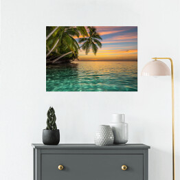 Plakat samoprzylepny Zachód słońca ze wspaniałymi kolorami na tropikalnej wyspie 