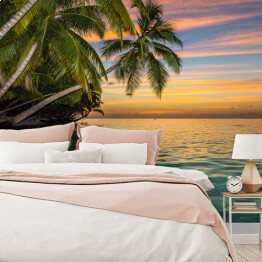Fototapeta samoprzylepna Zachód słońca ze wspaniałymi kolorami na tropikalnej wyspie 