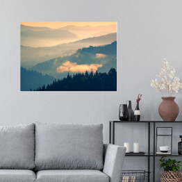 Plakat Ciemny las na tle gór w pastelowych barwach