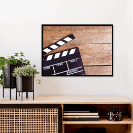 Plakat w ramie Klapy do filmu na drewnie - ilustracja