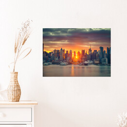 Plakat samoprzylepny Chmurny wschód słońca nad Manhattanem, Nowy Jork