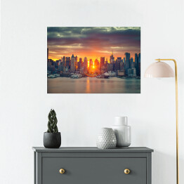 Plakat samoprzylepny Chmurny wschód słońca nad Manhattanem, Nowy Jork