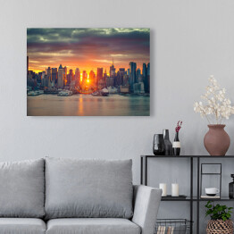 Obraz na płótnie Chmurny wschód słońca nad Manhattanem, Nowy Jork
