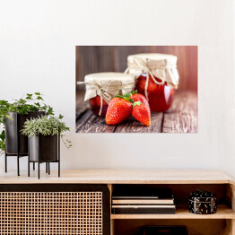 Plakat Dżem truskawkowy na drewnianym stole