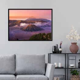 Plakat w ramie Łańcuch górski Bromo o zmierzchu, Indonezja