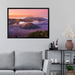 Obraz w ramie Łańcuch górski Bromo o zmierzchu, Indonezja