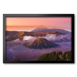 Obraz w ramie Łańcuch górski Bromo o zmierzchu, Indonezja