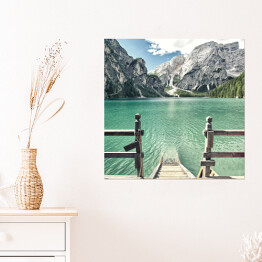 Plakat samoprzylepny Drewniane schody w jeziorze Braies, Dolomity