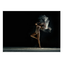 Plakat Kobieta tańcząca wśród pyłu