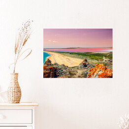 Plakat samoprzylepny Panoramiczny widok przy różowym jeziorze podczas zmierzchu 