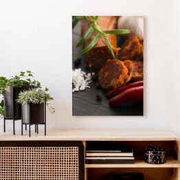 Obraz na płótnie Hiszpańska tradycyjna kiełbasa chorizo ze świeżymi ziołami