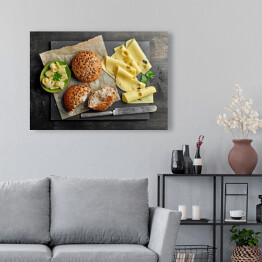 Obraz na płótnie Chleb i ser na drewnianej desce