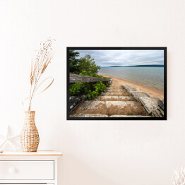 Obraz w ramie Schody prowadzace do pięknej piaszczystej plaży w Michigan