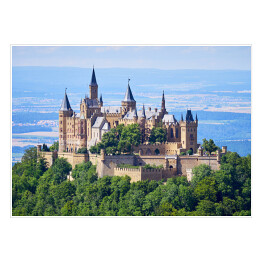 Niemiecki Zamek Hohenzollernów w słoneczny dzień