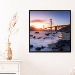 Obraz w ramie Golden Gate Bridge w San Francisco w Kalifornii o świcie
