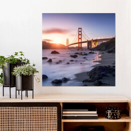 Plakat samoprzylepny Golden Gate Bridge w San Francisco w Kalifornii o świcie