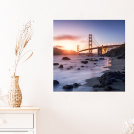 Plakat samoprzylepny Golden Gate Bridge w San Francisco w Kalifornii o świcie
