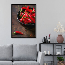 Plakat w ramie Wysuszone papryczki chilli w ciemnej misce