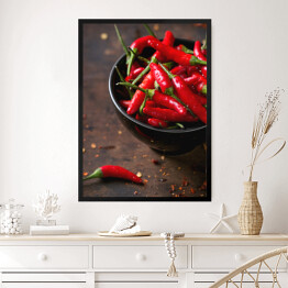 Obraz w ramie Wysuszone papryczki chilli w ciemnej misce