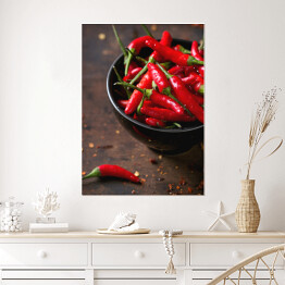 Plakat samoprzylepny Wysuszone papryczki chilli w ciemnej misce
