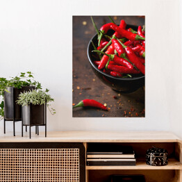 Plakat Wysuszone papryczki chilli w ciemnej misce