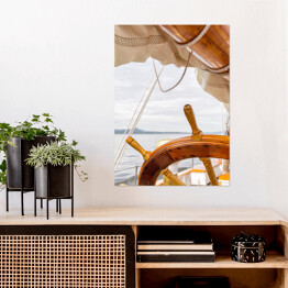 Plakat samoprzylepny Drewniany koło na dużej żaglówce przy morzem