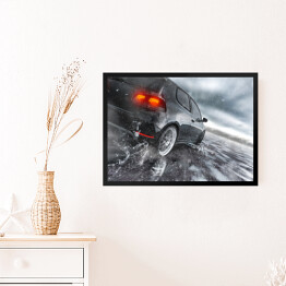 Obraz w ramie Szybka jazda samochodem na mokrej drodze