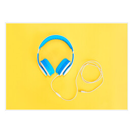 Plakat samoprzylepny Niebieskie słuchawki leżące na żółtym tle