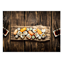 Plakat Sushi i rolki - owoce morza z sosem sojowym