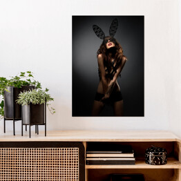 Plakat Modelka pozująca w masce z uszami królika