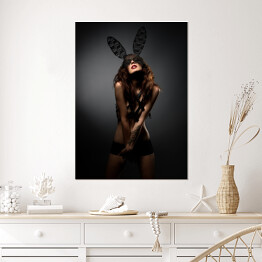 Plakat Modelka pozująca w masce z uszami królika