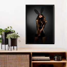 Obraz w ramie Modelka pozująca w masce z uszami królika