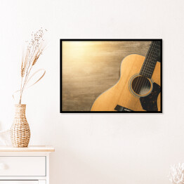 Plakat w ramie Gitara akustyczna oświetlona światłem słonecznym na drewnianym tle 